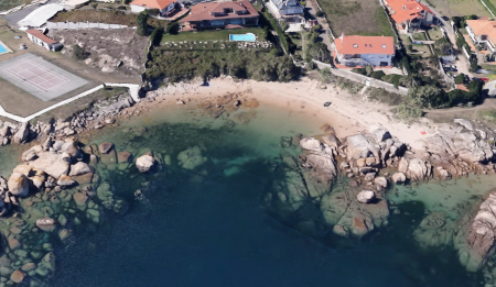 Imagen Calas entre Punta Aguiúncho e Pedra da Igrexa dos Mouros (praia para mascotas)